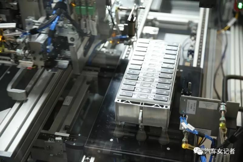 宝马如何在安全性能上实现领先?_宝马领先型是什么意思_宝马领先型是低配吗