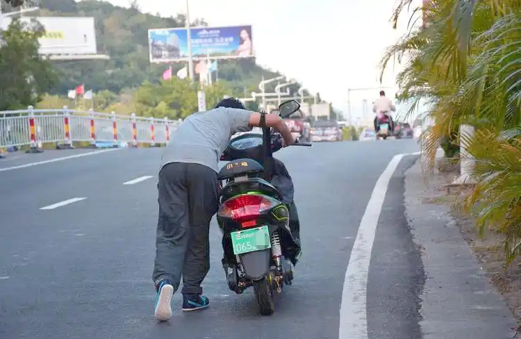 技术进步与风险控制：电动车的挑战_技术进步与风险控制：电动车的挑战_技术进步与风险控制：电动车的挑战